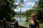 Caminhando no Central Park, em Nova Iorque, nos Estados Unidos Caminhando no Central Park, em Nova Iorque, nos Estados Unidos