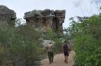 Caminhando para a Pedra da Igrejinha no P.N da Serra do Catimbau, próximo à Buique - PE