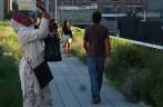 Caminhando pela High Line em Nova Iorque - Estados Unidos Caminhando pela High Line em Nova Iorque - Estados Unidos