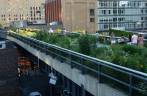 Caminhando pela High Line em Nova Iorque - Estados Unidos Caminhando pela High Line em Nova Iorque - Estados Unidos
