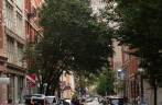 Caminhando pelo Soho, no sul de Manhattan, em Nova Iorque, nos Estados Unidos Caminhando pelo Soho, no sul de Manhattan, em Nova Iorque, nos Estados Unidos