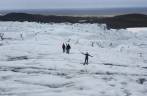 Caminhando sobre a maior geleira da Europa, a Vatnajokull, no parque de Skaftafell, no sul da Islândia