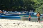 Canoas no rio ao lado da praia no Bonete em Ilha Bela - SP