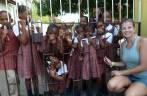 Chamando a atenção em escola de crianças em Montego Bay, na Jamaica Chamando a atenção em escola de crianças em Montego Bay, na Jamaica