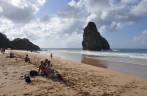 Coco gelado na Praia da Cacimba, em Fernando de Noronha - PE Coco gelado na Praia da Cacimba, em Fernando de Noronha - PE