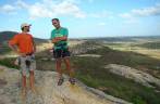 Com o Julio, nosso guia, no alto da Pedra do Lagarto, na região de Passa e Fica - RN