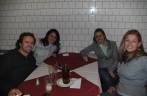Com o Rafa< Laura e Pri em pizzaria em Curitiba - PR Com o Rafa< Laura e Pri em pizzaria em Curitiba - PR