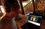 Conversando por Skype com os pais no dia do aniversário materno, desde Negril, na Jamaica Conversando por Skype com os pais no dia do aniversário materno, desde Negril, na Jamaica