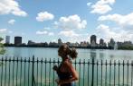 Corrida ao redor do Resevoir, no Central Park, em Nova Iorque, nos Estados Unidos Corrida ao redor do Resevoir, no Central Park, em Nova Iorque, nos Estados Unidos