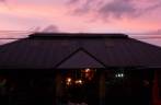 Céu de fim de tarde sobre o Mercado de Port Antonio, no nordeste da Jamaica Céu de fim de tarde sobre o Mercado de Port Antonio, no nordeste da Jamaica