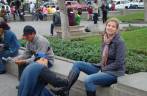 Dando uma geral nas botas, na Plaza San Martin, em Lima, capital do Peru