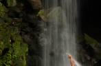 Delicioso banho de cachoeira na Emerald Pool, no Trois Pitons National Park, em Dominica Delicioso banho de cachoeira na Emerald Pool, no Trois Pitons National Park, em Dominica