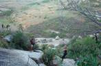 Descendo da Pedra da Boca, no Parque Estadual da Pedra da Boca, na Paraíba, fronteira com Passa e Fica - RN