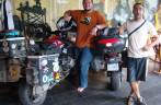 Despedida do James, inglês que viaja de moto do Alaska à Patagônia, em León, na Nicarágua Despedida do James, inglês que viaja de moto do Alaska à Patagônia, em León, na Nicarágua