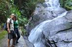 Em cachoeira no Vale do Alcantilado em Mauá - RJ com a Íris