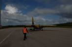 Embarcando no pequeno avião que vai nos levar de Montserrat à Antígua, no Caribe