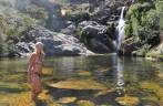 Entrando na Cachoeira do Gavião, no Parque Nacional da Serra do Cipó - MG