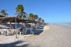 Estrutura de barracas na praia em Mangue Seco - BA Estrutura de barracas na praia em Mangue Seco - BA