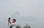 Fotografando o MAC, com o Pão de Açúcar ao fundo, em Niterói - RJ Fotografando o MAC, com o Pão de Açúcar ao fundo, em Niterói - RJ