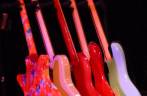 Guitarras expostas em loja da Beale Street, em Memphis, no Tennessee - EUA Guitarras expostas em loja da Beale Street, em Memphis, no Tennessee - EUA