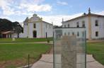 Igreja, museu e a pedra comemorativa da época de Gonçalo Coelho, no centro histórico de Porto Seguro - BA