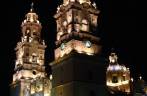 Iluminação noturna da Catedral de Morelia, no México