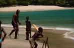 Jogando Bets em praia de Bequia, em São Vicente e Granadinas, no sul do Caribe