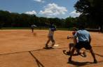 Jogo de beisebol no Central Park, em Nova Iorque, nos Estados Unidos Jogo de beisebol no Central Park, em Nova Iorque, nos Estados Unidos