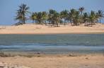 Lagoa e duna próxima à Foz do Rio São Francisco, divisa entre os estados de Alagoas e Sergipe (município de Piaçabuçu - AL)