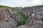 Maravilhado com o visual do canyon das Andorinhas, na Serra da Capivara, próximo à São Raimundo Nonato - PI