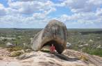 Matacão em forma de capacete no Lajedo Manoel de Souza, na região de Cabaceiras - PB