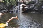 Mergulhando no Poço do Diabo, próximo à Lençóis, na Chapada Diamantina - BA