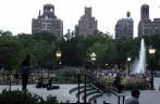 Músico na Washington Square, no sul de Manhattan, em Nova Iorque, nos Estados Unidos Músico na Washington Square, no sul de Manhattan, em Nova Iorque, nos Estados Unidos