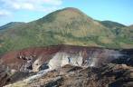 Na borda da cratera do vulcão Cerro Negro, próximo à León, na Nicarágua. Na borda da cratera do vulcão Cerro Negro, próximo à León, na Nicarágua.