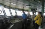 Na ponte de comando do Sea Spirit, procurando icebergs antes de entrar no Drygalski Fjord, na Geórgia do Sul Na ponte de comando do Sea Spirit, procurando icebergs antes de entrar no Drygalski Fjord, na Geórgia do Sul