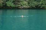 Nadando na incrÃvel Blue Lagoon em Port Antonio, no nordeste da Jamaica Nadando na incrÃvel Blue Lagoon em Port Antonio, no nordeste da Jamaica