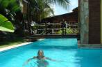 Nadando na piscina da Pousada do Farol, na Praia de Carneiros, em Tamandaré - PE Nadando na piscina da Pousada do Farol, na Praia de Carneiros, em Tamandaré - PE