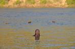 Nadando no São Francisco depois do passeio à Grota do Angico - SE