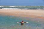 Nadando numa pequena lagoa bem na Foz do Rio São Francisco, divisa entre os estados de Alagoas e Sergipe (município de Piaçabuçu - AL)