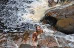 Nadando próximo à Cachoeira do Buracão, próxima à Ibicoara, na Chapada Diamantina - BA