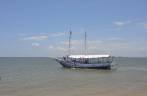 Nossa escuna na Coroa Vermelha, na Baía de Camamu - BA