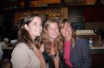 O encontro das blogueiras Tetê (Escapismo GenuÃno), Ana (1000Dias) e Cláudia (Aprendiz de Viajante) em bar de(Washington, capital dos Estados Unidos O encontro das blogueiras Tetê (Escapismo GenuÃno), Ana (1000Dias) e Cláudia (Aprendiz de Viajante) em bar de(Washington, capital dos Estados Unidos