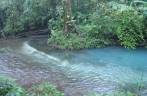 O ponto em que, por uma reação química, o rio se torna 'celeste' no Parque Nacional Tenorio, no norte da Costa Rica O ponto em que, por uma reação química, o rio se torna 'celeste' no Parque Nacional Tenorio, no norte da Costa Rica