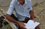 O simpático e culto poeta de rua em Trinidad,- Cuba