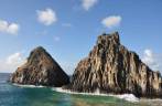Os Dois Irmãos na Praia da Cacimba, em Fernando de Noronha - PE Os Dois Irmãos na Praia da Cacimba, em Fernando de Noronha - PE