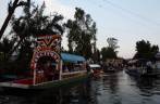 Os tradidionais barcos que levam as pessoas pelos canais de Xochimilco, na Cidade do México