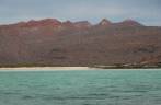 Passando perto de uma das muitas praias da ilha de Espíritu Santo, região de La Paz, na Baja California - México