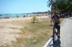 Passeando de bicicleta pela orla de Maceió - AL