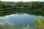 Pequeno lago com 80 m de profundidade em North Caicos - Turks e Caicos