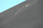 Pessoas deslizam a mais de 60 km/h nas encostas do Cerro Negro, próximo à León, na Nicarágua. Pessoas deslizam a mais de 60 km/h nas encostas do Cerro Negro, próximo à León, na Nicarágua.